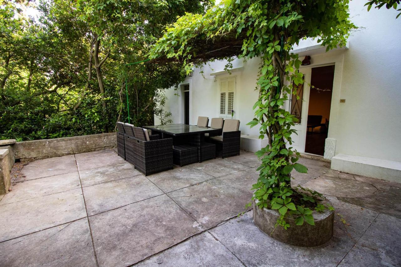 Villa Iginia, *